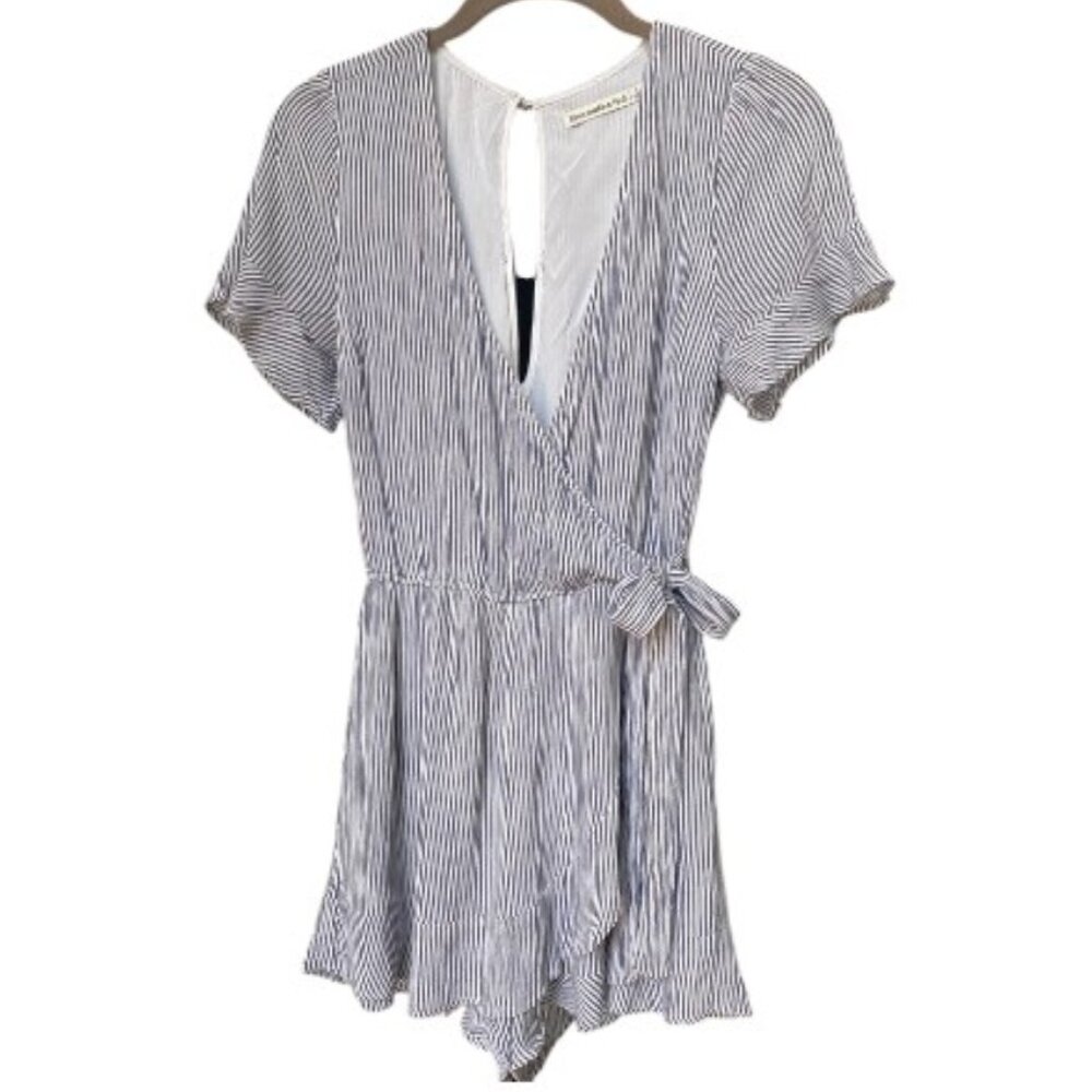 Abercrombie & Fitch Grey white Pinstripe Short Sleeve Tie Romper Sz S #06
